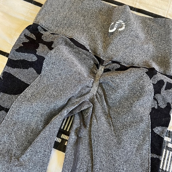 Curves n’ combat boots SEAMLESS LEGGINGS WITH BOOTY SCRUNCH worn once - Picture 6 of 6